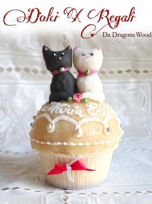 marzipan cat cupcake